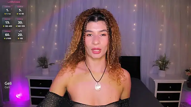 Snapshot of Evolet_Bee chatting on October 3, 2025, 3:09 pm Evolet Bee online show from October 3, 2025, 3:09 pm