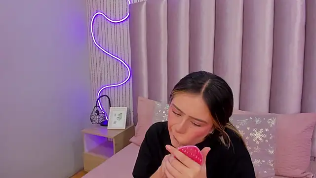 SamanthaPeachss online show from November 18, 2025, 12:20 pm