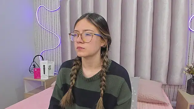 SamanthaPeachss online show from January 6, 2026, 11:47 am