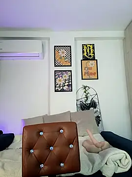 mishelkrave  online show from November 13, 2025, 1:04 am