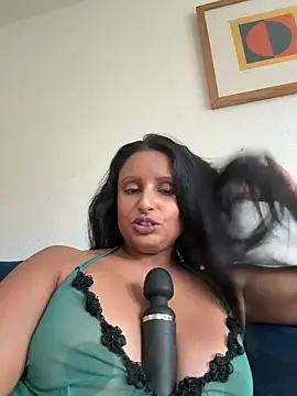 Snapshot of Angelaarayexx chatting on September 17, 2025, 9:55 am Angelaarayexx online show from September 17, 2025, 9:55 am