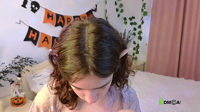 Evi Brook online show from October 21, 2025, 6:36 am