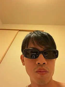 iiiviviii online show from November 1, 2025, 4:53 pm