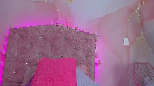 Mila grace  online show from October 17, 2025, 6:32 pm