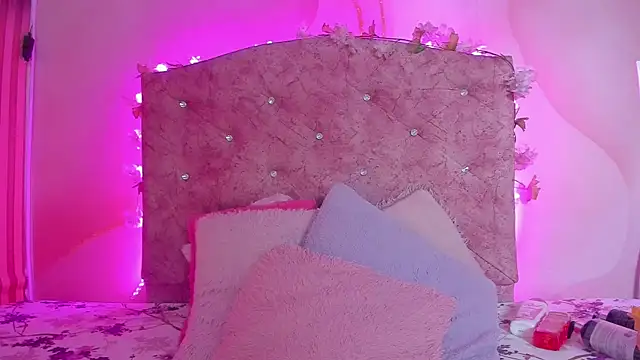 Mila grace  online show from November 28, 2025, 6:32 pm