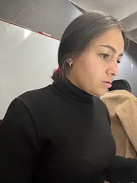 Alyha Cortes online show from February 16, 2026, 1:51 pm