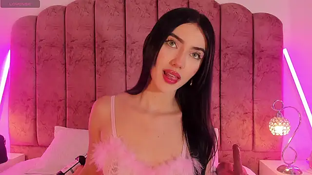 ValeskaZuev1 online show from October 12, 2025, 7:13 pm