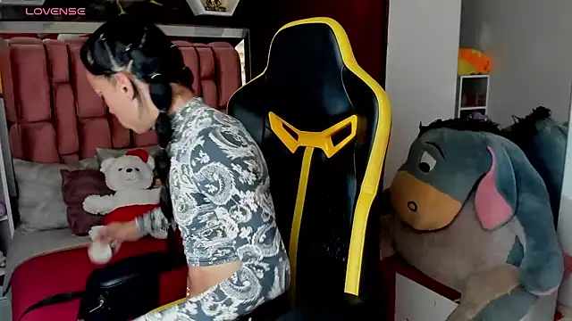 sara slut21 online show from November 25, 2025, 5:13 pm