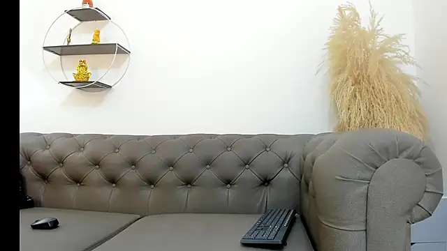 nefer ahsgarr online show from September 9, 2025, 9:36 pm