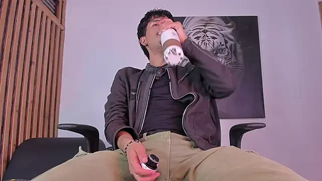 DimitriDeluxe online show from October 9, 2025, 7:34 pm