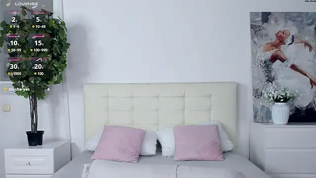 MadonnaRossi online show from March 6, 2026, 2:02 pm