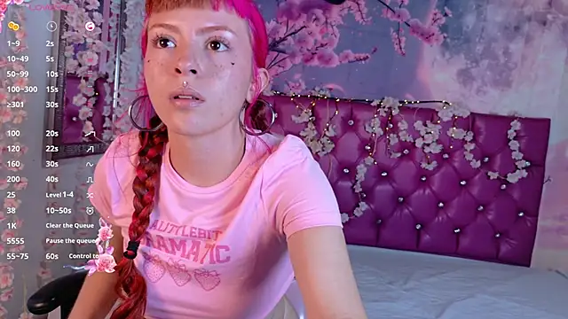 NIna Kitty  online show from December 3, 2025, 1:31 pm