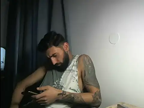 Snapshot of Alexgrc13 chatting on October 8, 2025, 9:40 am Alexgrc13 online show from October 8, 2025, 9:40 am