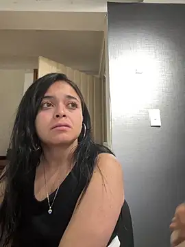 Emily Rivers  online show from September 30, 2025, 1:38 pm