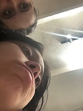 Emily Rivers  online show from October 9, 2025, 1:09 pm