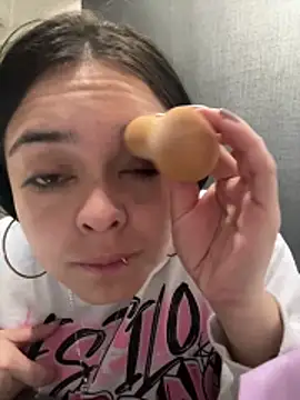 Emily Rivers  online show from December 5, 2025, 12:25 pm