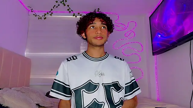 Snapshot of Aaron_Wiinter chatting on September 9, 2025, 8:41 pm Aaron Wiinter online show from September 9, 2025, 8:41 pm