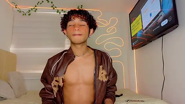 Snapshot of Aaron_Wiinter chatting on September 20, 2025, 8:10 pm Aaron Wiinter online show from September 20, 2025, 8:10 pm