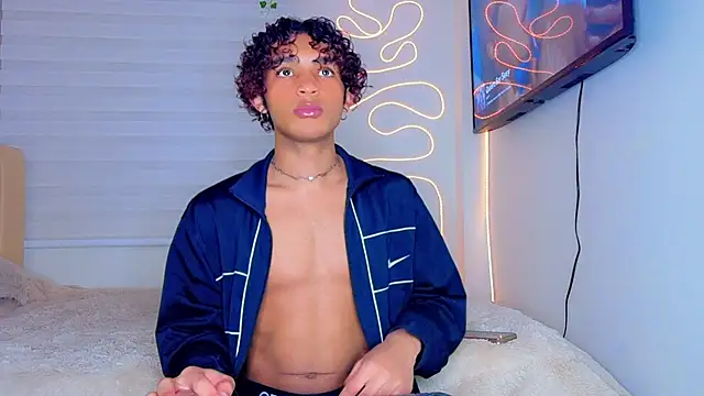 Snapshot of Aaron_Wiinter chatting on October 27, 2025, 10:47 pm Aaron Wiinter online show from October 27, 2025, 10:47 pm