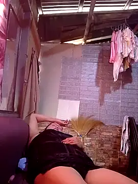 Snapshot of SexyHottMom chatting on October 22, 2025, 12:33 am SexyHottMom online show from October 22, 2025, 12:33 am