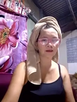 Snapshot of SexyHottMom chatting on November 12, 2025, 10:15 am SexyHottMom online show from November 12, 2025, 10:15 am