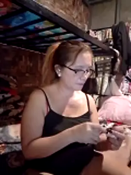 Snapshot of SexyHottMom chatting on June 12, 2026, 9:08 am SexyHottMom online show from June 12, 2026, 9:08 am
