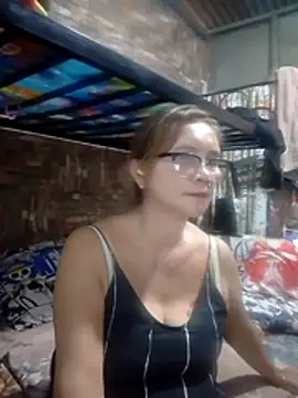 Snapshot of SexyHottMom chatting on July 11, 2026, 6:27 am SexyHottMom online show from July 11, 2026, 6:27 am