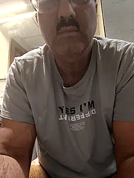 moonflower25 online show from January 6, 2026, 4:27 am