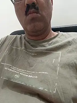 moonflower25 online show from April 8, 2026, 8:42 pm