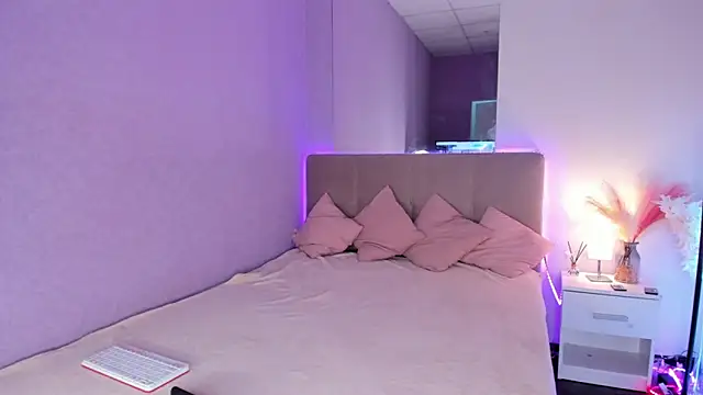 NikkiBustt online show from October 7, 2025, 3:14 am