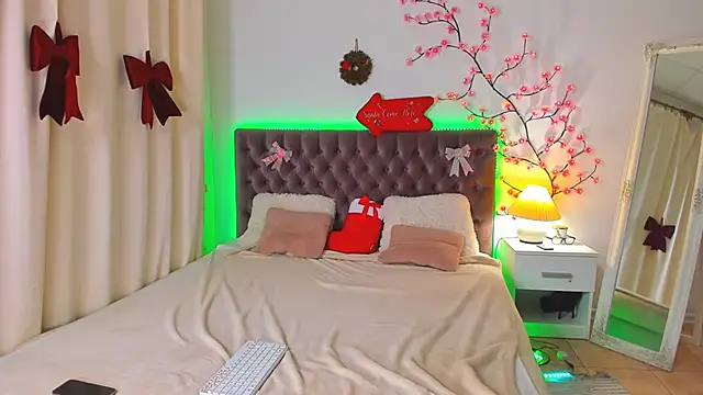 NikkiBustt online show from December 22, 2025, 8:50 pm