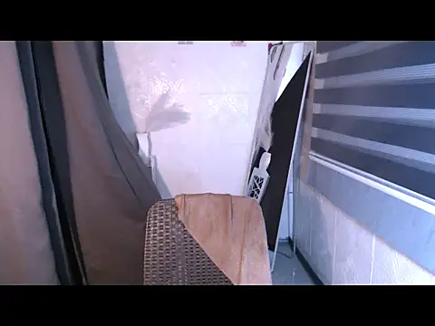 LauraSoHot online show from November 8, 2025, 5:23 pm