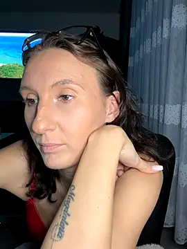 Emilia Mausi online show from December 1, 2025, 10:04 pm