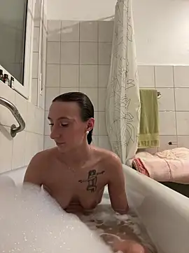 Emilia Mausi online show from December 14, 2025, 7:51 pm