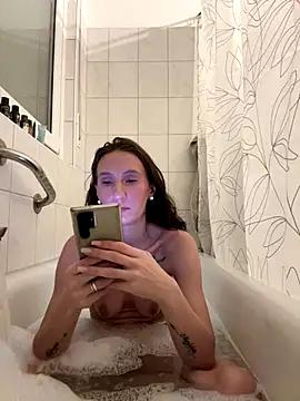 Emilia Mausi online show from December 21, 2025, 7:43 pm