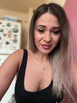 Snapshot of iSelena chatting on September 26, 2025, 5:55 am iSelena online show from September 26, 2025, 5:55 am