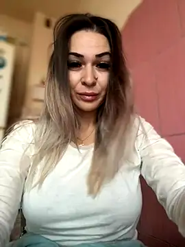 Snapshot of iSelena chatting on October 20, 2025, 4:57 am iSelena online show from October 20, 2025, 4:57 am