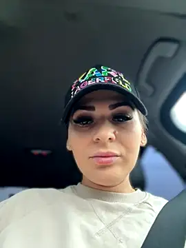 Snapshot of iSelena chatting on October 28, 2025, 5:11 am iSelena online show from October 28, 2025, 5:11 am