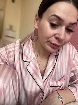 Snapshot of iSelena chatting on March 2, 2026, 8:54 am iSelena online show from March 2, 2026, 8:54 am