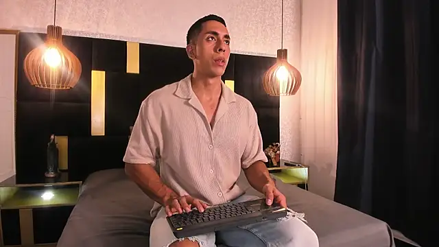 Lucio  Fox online show from April 4, 2026, 12:13 pm