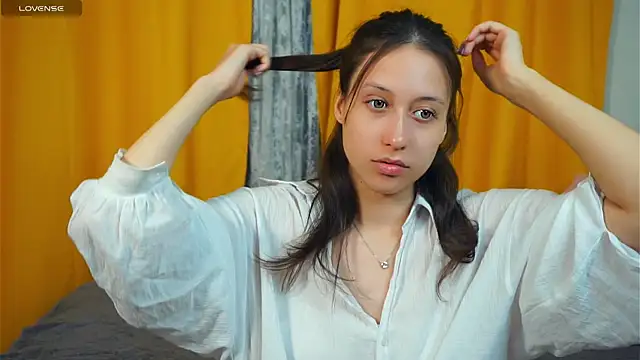 Snapshot of BeckyBurgh chatting on October 14, 2025, 6:31 pm BeckyBurgh online show from October 14, 2025, 6:31 pm