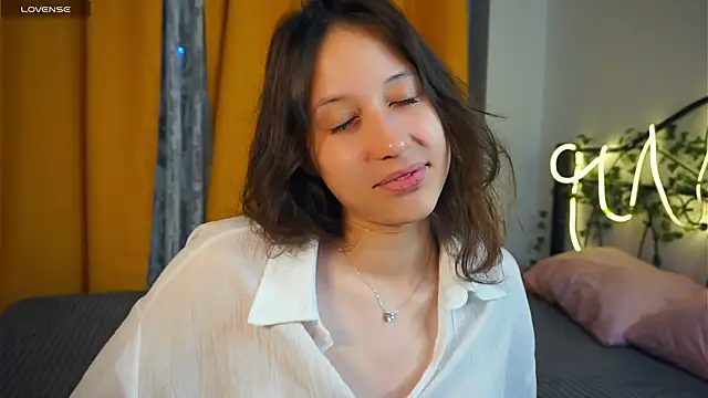 Snapshot of BeckyBurgh chatting on October 16, 2025, 6:20 pm BeckyBurgh online show from October 16, 2025, 6:20 pm