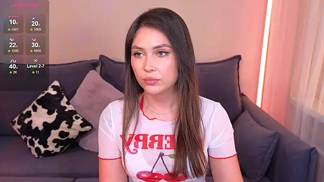 CarolineGuthrie online show from December 2, 2025, 2:12 pm