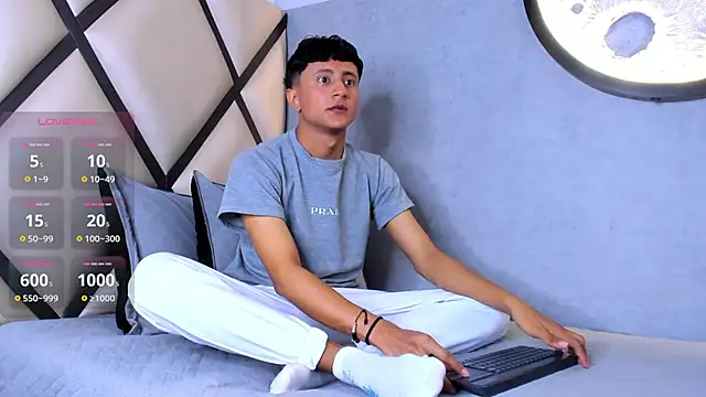  Leohot  online show from September 25, 2025, 3:32 am