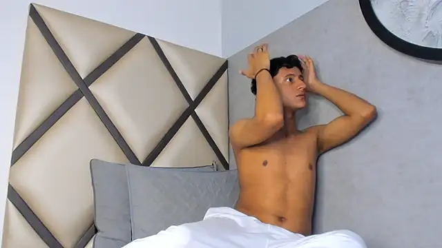  Leohot  online show from October 5, 2025, 3:27 am