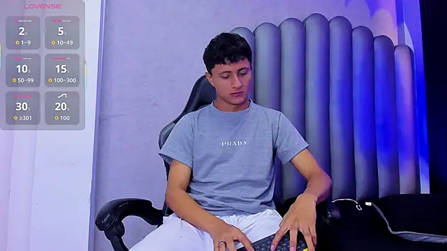  Leohot  online show from November 26, 2025, 4:24 am