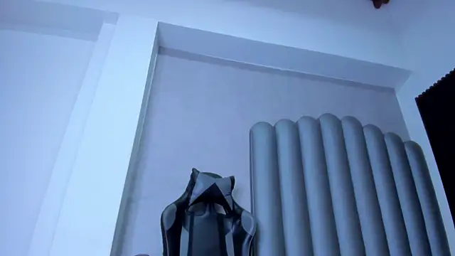  Leohot  online show from February 15, 2026, 4:20 am