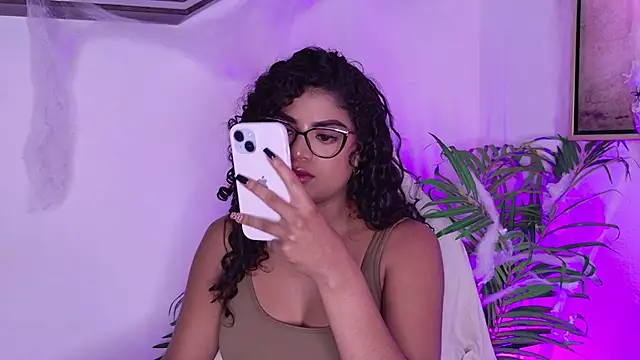 Carly Monroe  online show from October 30, 2025, 9:59 pm