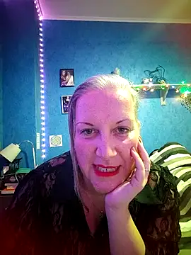 Snapshot of Feelineducentre chatting on November 16, 2025, 8:03 pm Feelineducentre online show from November 16, 2025, 8:03 pm