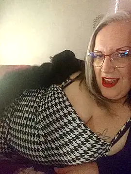 Feelineducentre online show from January 5, 2026, 8:45 pm